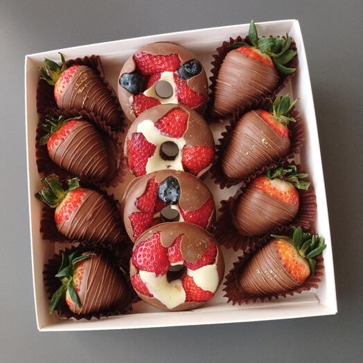 Клубника и ягоды в шоколаде 🍓🍩