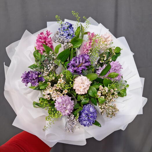 Букет из 9 гиацинтов с геральдтоном и гринбелью🌸🌸