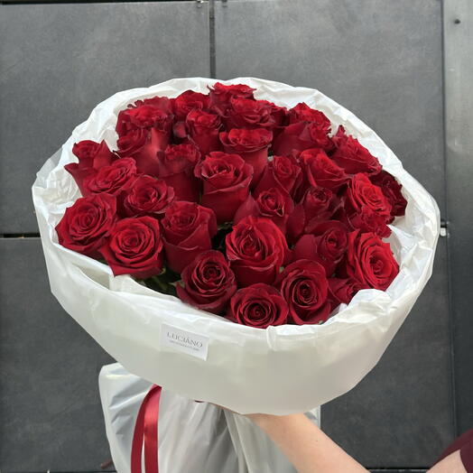 35 красных роз