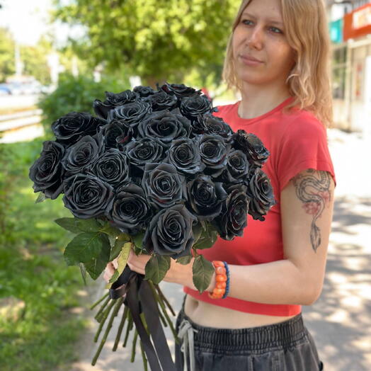 Букет из 25 черных роз. Черная Роза