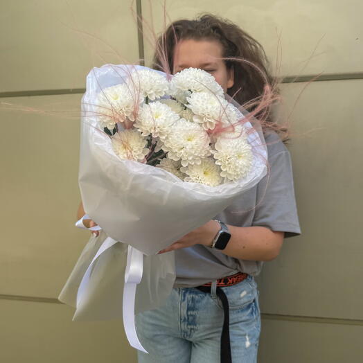 Букет белых Хризантем с Ковылем + сладкий подарок 🎁
