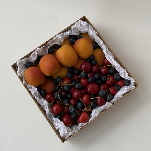 «Фрукты солнца» 🍑🍒🫐
Черешня, голубика, абрикосы
Подарочный фруктовый бокс в подарок 🎁