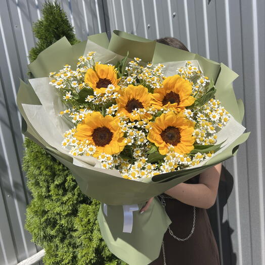 Подсолнухи и ромашка 💐