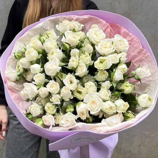 Букет из кустовых белых роз 💫