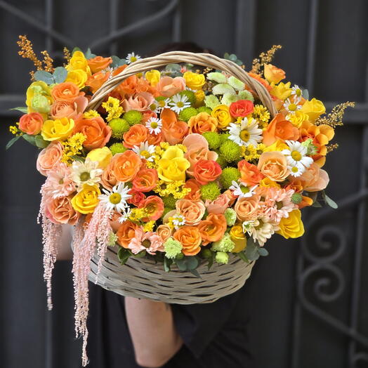 Яркая летняя корзина