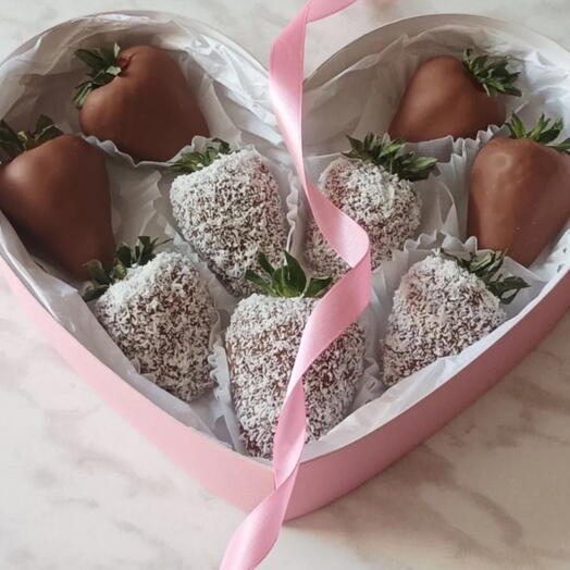Клубника в шоколаде сердце розовое для тебя