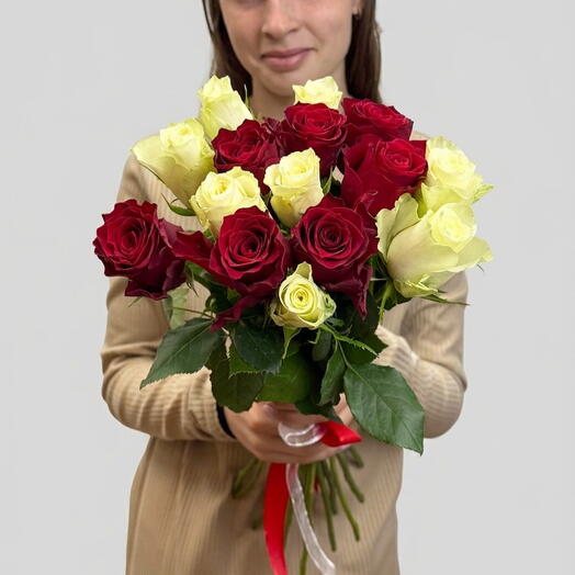 Красные и белые розы 🌹