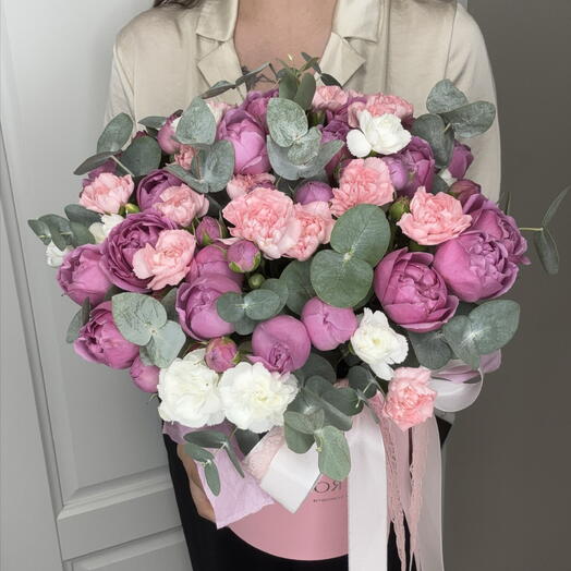🩷Яркие кустовые пионовидный розы в коробке Bloom Room