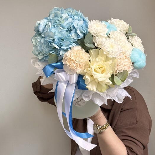 Нежные Цветы в коробке с гортензией и хлопушком