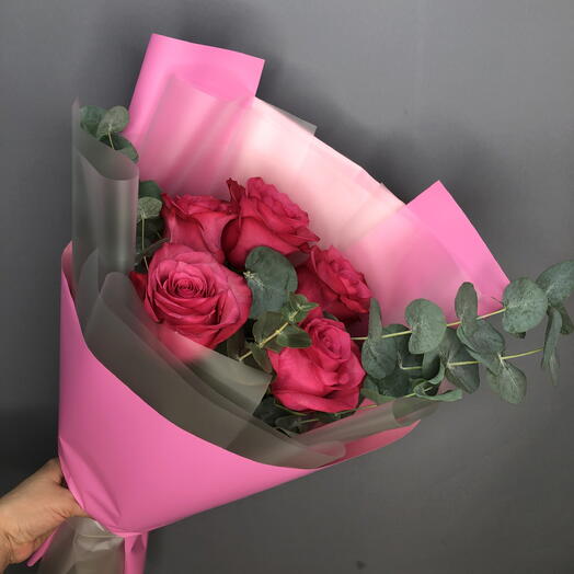 Букет малиновых роз с эвкалиптом🌸🌺☘️