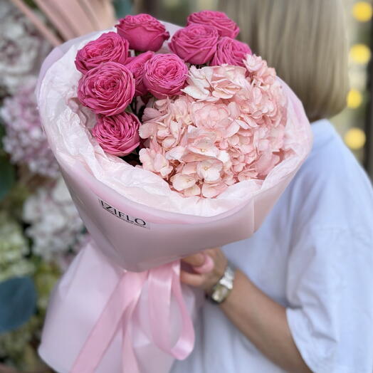 Малиновый дуэт: гортензия и пионовидные розы 💖
