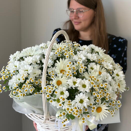 Корзина ромашек