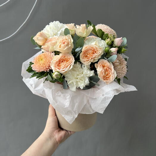 Роза кустовая, астра, гвоздика, эвкалипт