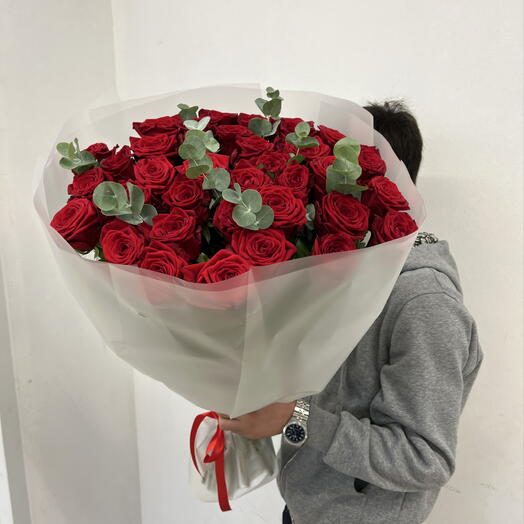 🌹51 КРУПНАЯ КРАСНАЯ РОЗА С ЭВКАЛИПТОМ🌹