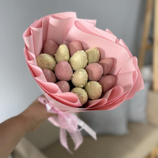 Bouquet of chocolate-covered strawberries Tenderness
