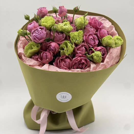 Lisianthus and spray roses
