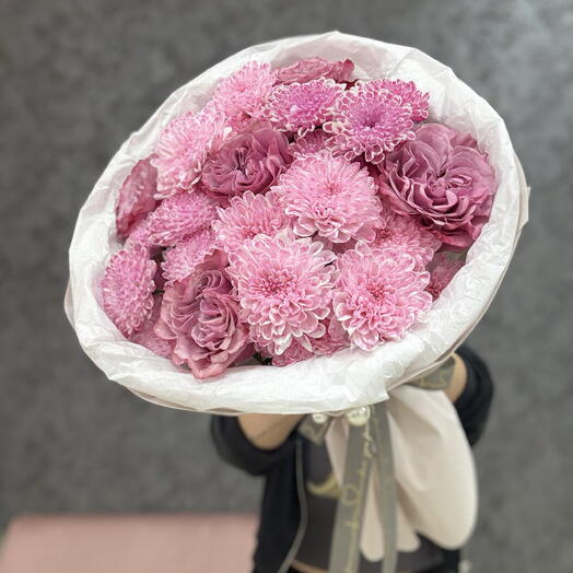 Букет из хризантем и роз💜