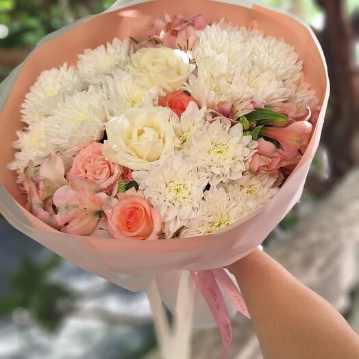 Букет из хризантем ,роз и альстромерии💐