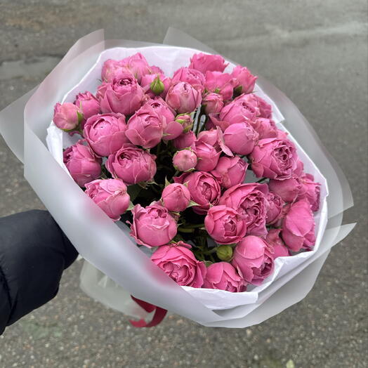 Букет из 15 кустовых пионовидных роз
