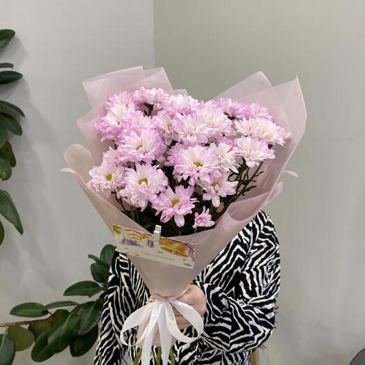 Небольшой букетик розовых хризантем 🌸