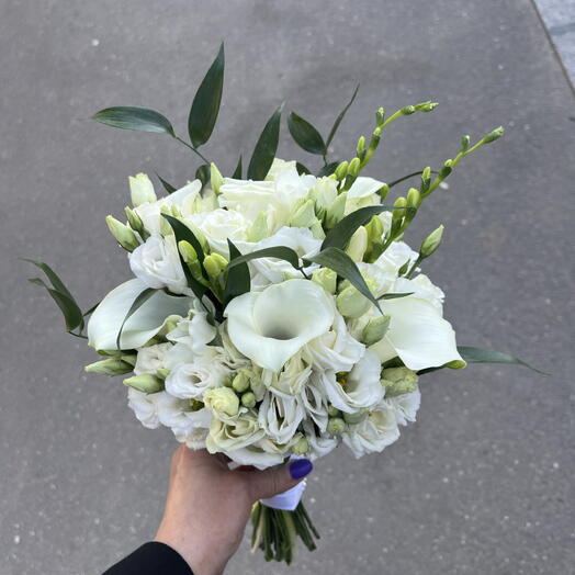 Свадебные букет с лизиантусом
