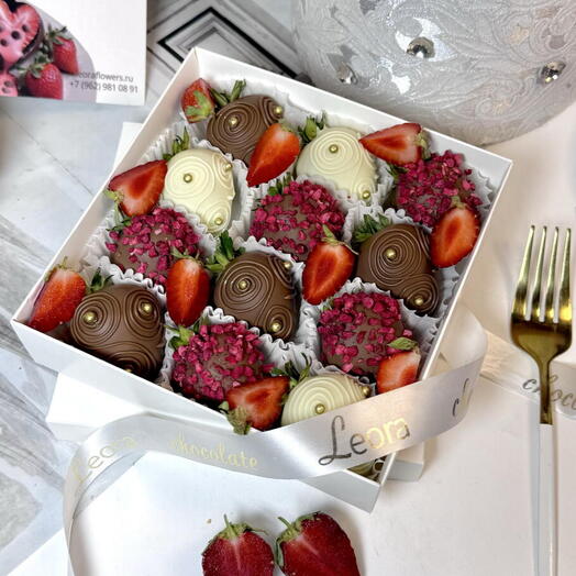 Клубника в Шоколаде 9-16 шт. Бельгийский шоколад Callebaut. Подарочный набор.Leora chocolate