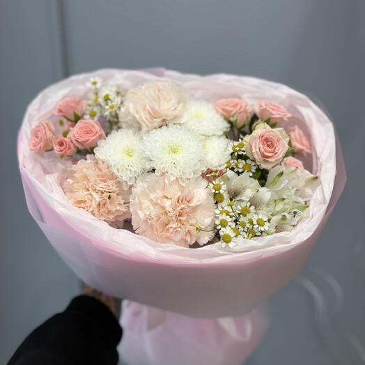 Нежный букет с кустовыми розочками 🌸🩷