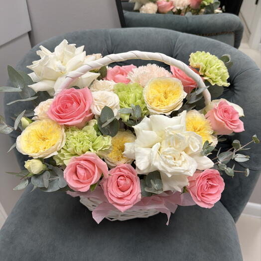 Дофаминовая корзина Bloom room, роза, диантус, эвкалипт