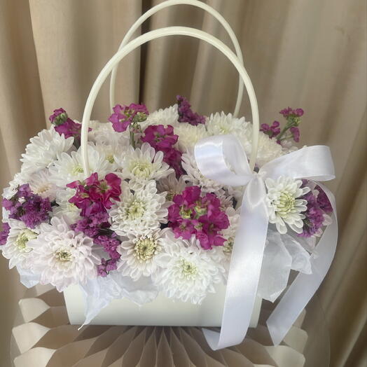 Нежная сумочка с Матиоллой и хризантемой 💝