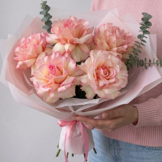 Нежный букет из французских роз с эвкалиптом🌹