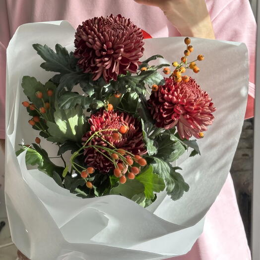 Букет с сезонными хризантемами 💜💕