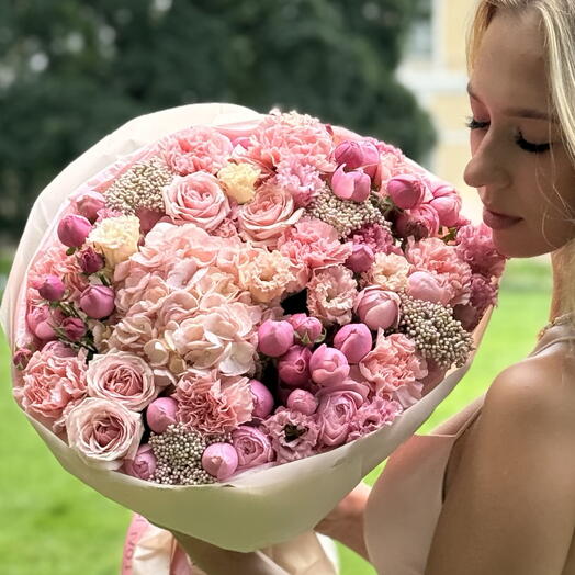 Яркий розовый букет 💐