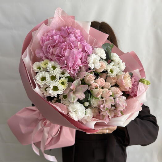 Нежный букет с розовой гортензией 💞