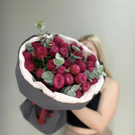 Пионовидные кустовых розы в чёрном оформление 🖤