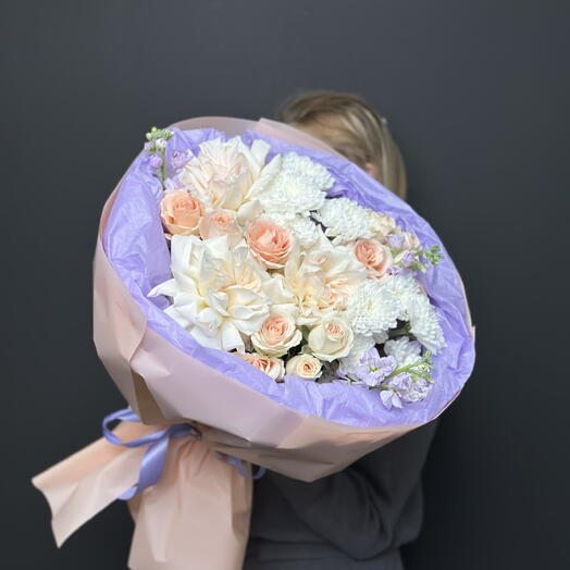 Трепет сердца (сборный букет из хризантем, роз и маттиолы)