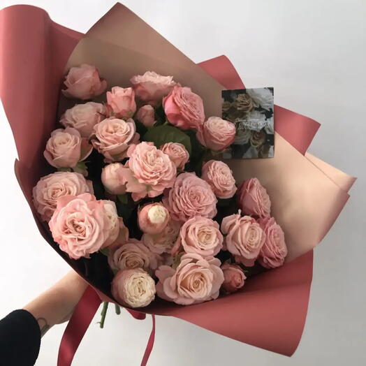 Букет из кустовых роз