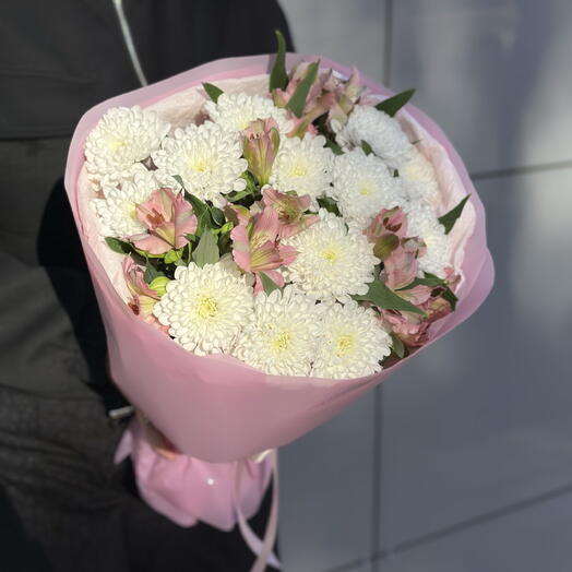 Сборный букет с хризантемой и альстромерией