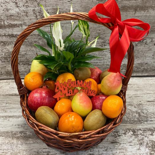 New Year fruit basket