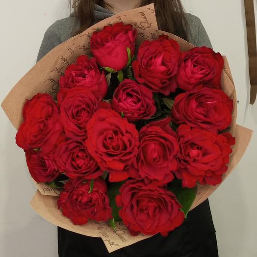 Ramo de 15 rosas rojas en artesanía