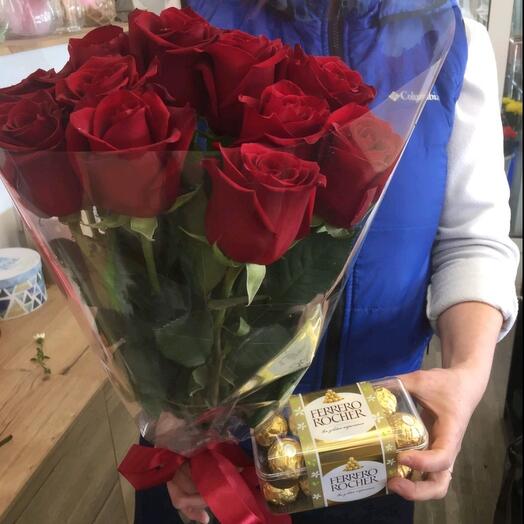 Juego de 11 rosas rojas y Ferrero Roche 200 gr