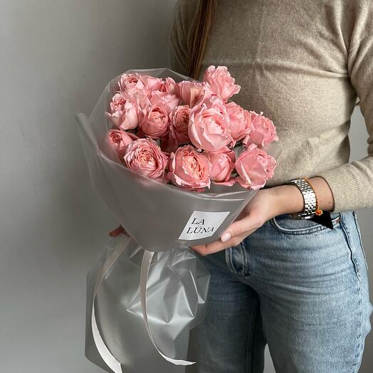 Monobucket of bush roses Juliette