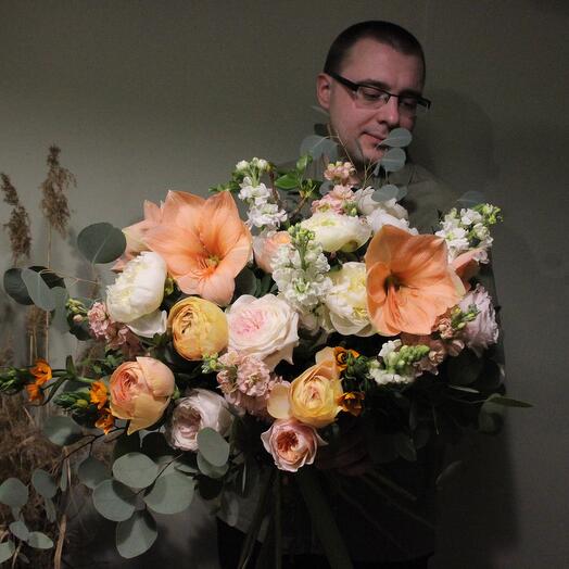 Амариллисы, пионы, ранункулюсы и пионовидные розы  - Большой вау букет с доставкой