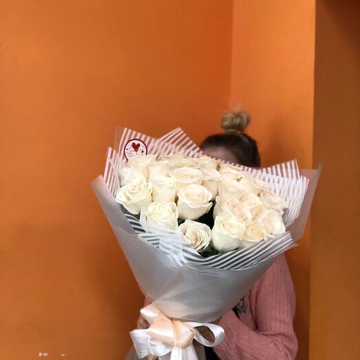 Mono ramo de 21 rosas blancas Ecuador