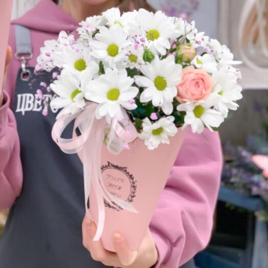 Delicado cono con flores