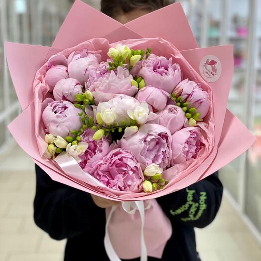 Duo букет из пионов и Фрезии 💫🌸