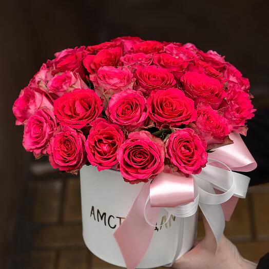 Hatbox with roses