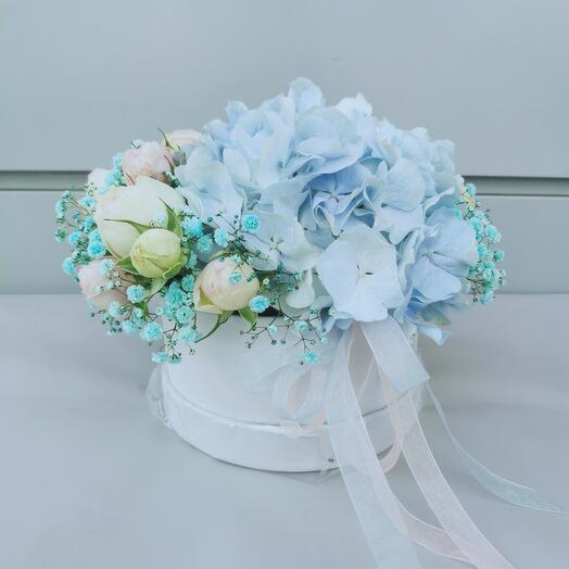 Пионовидка в коробке с гортензией голубой 💙💝