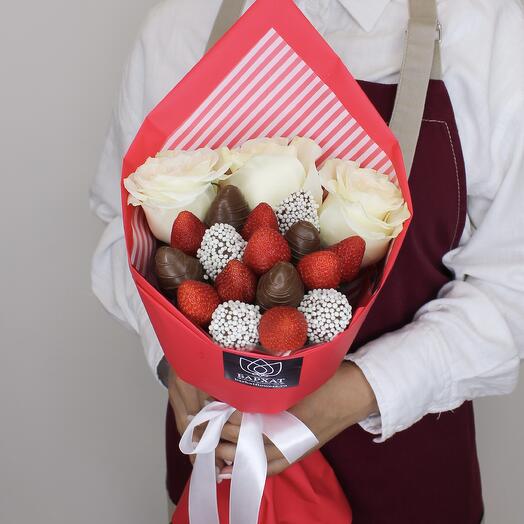 Букет из клубники в шоколаде и цветов Муза