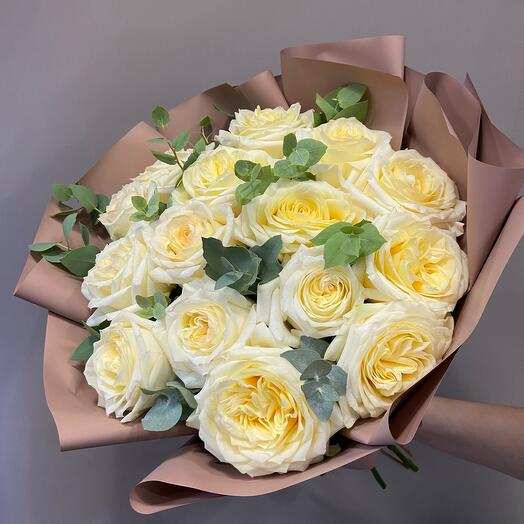 Ramo de 15 rosas en forma de peonía