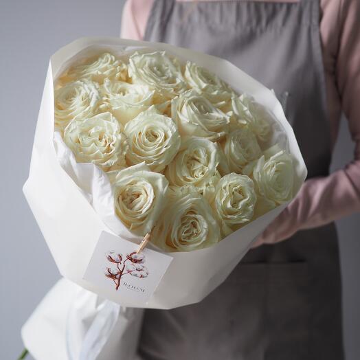 Монобукет из белых роз